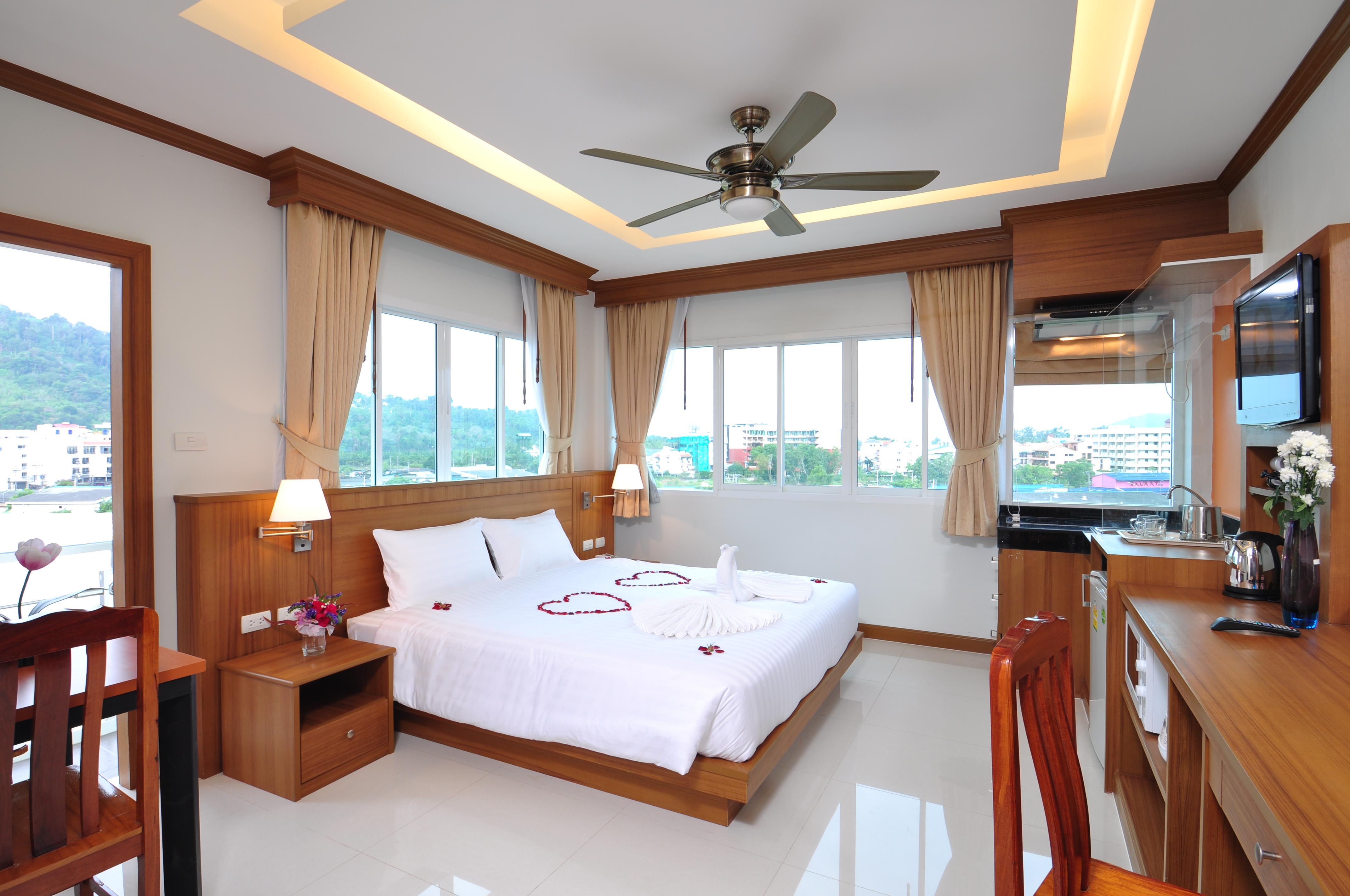 Green Harbor Hotel & Service Apartment Patong Exterior foto