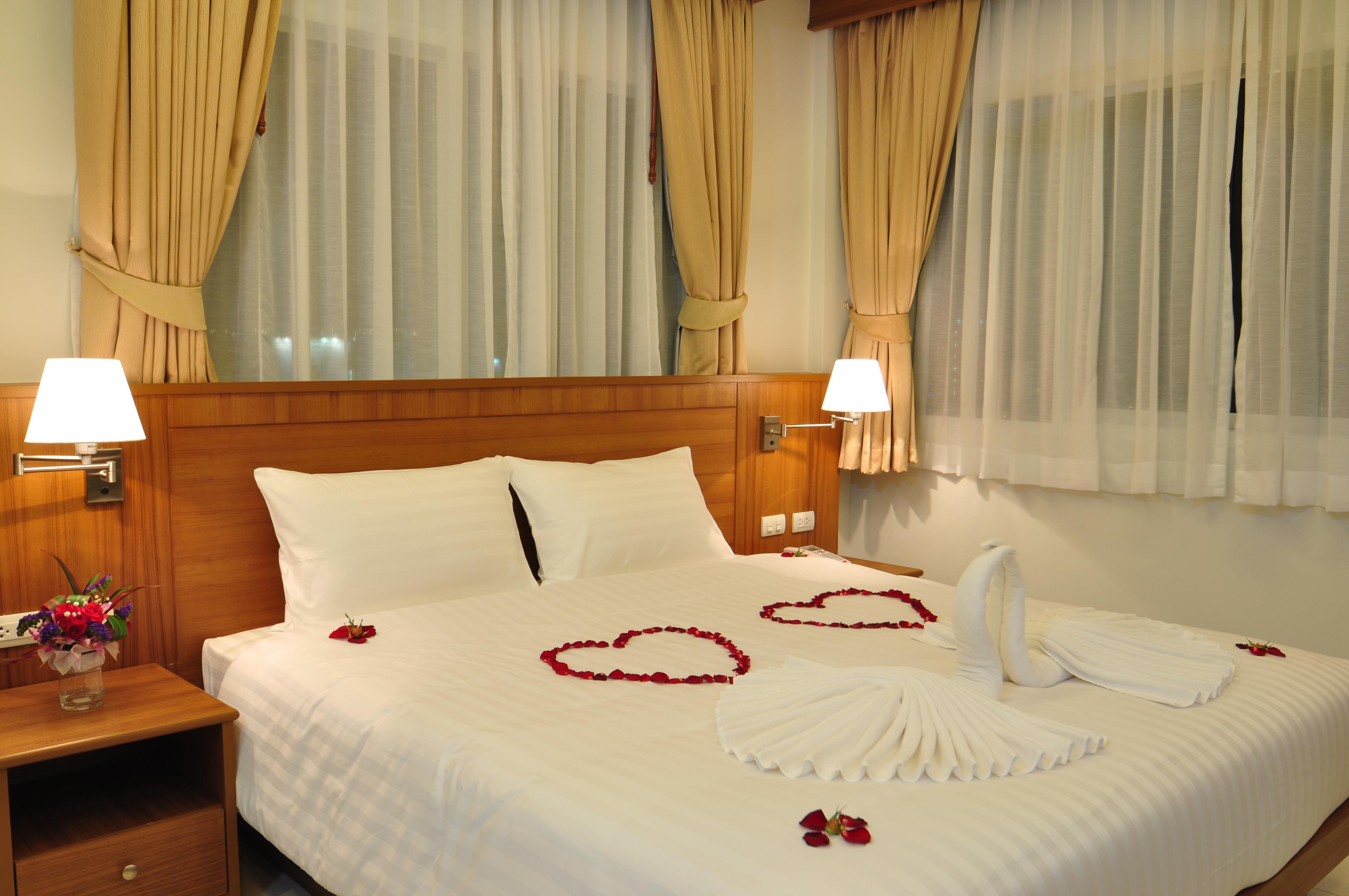 Green Harbor Hotel & Service Apartment Patong Exterior foto