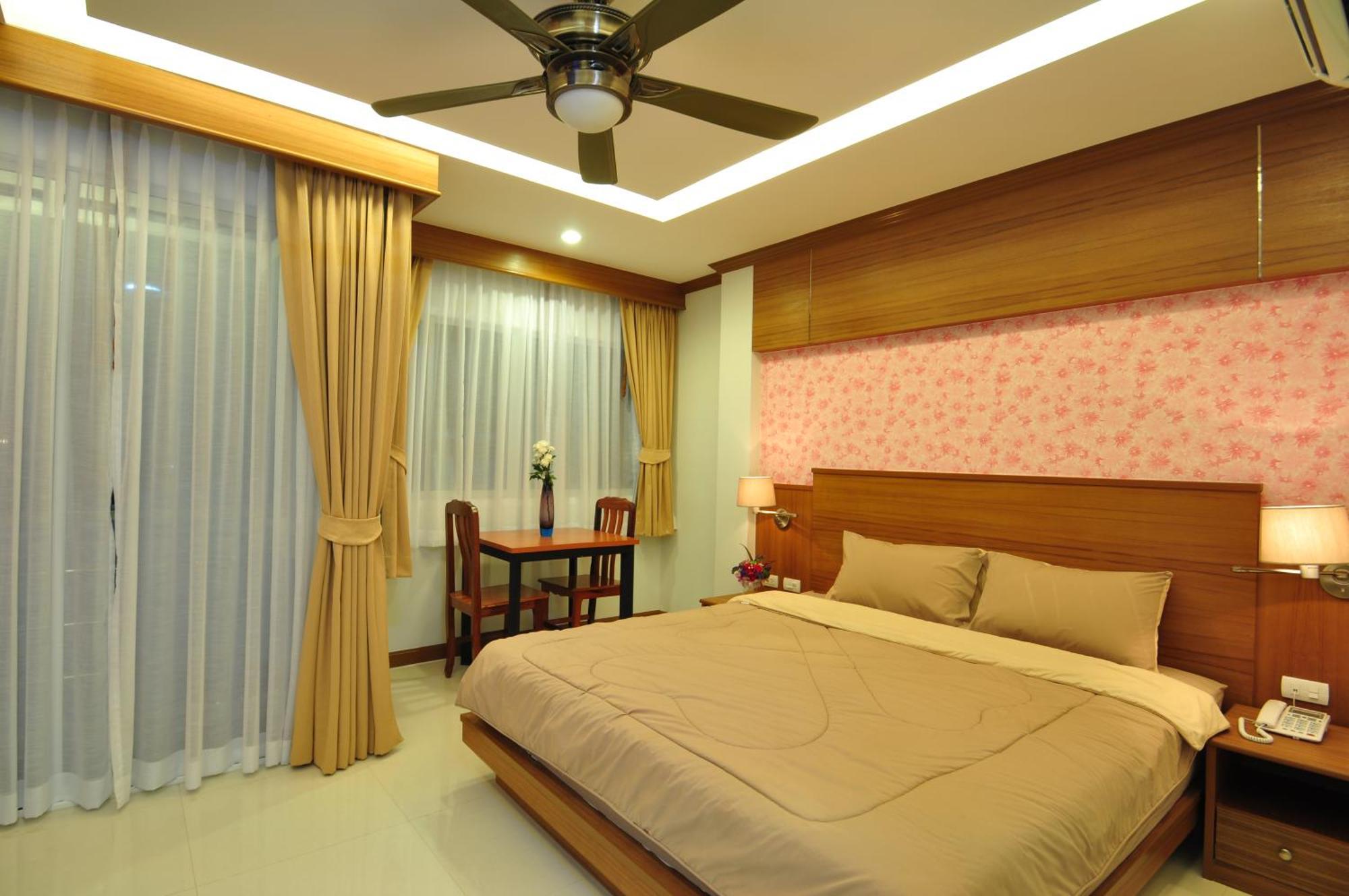 Green Harbor Hotel & Service Apartment Patong Exterior foto