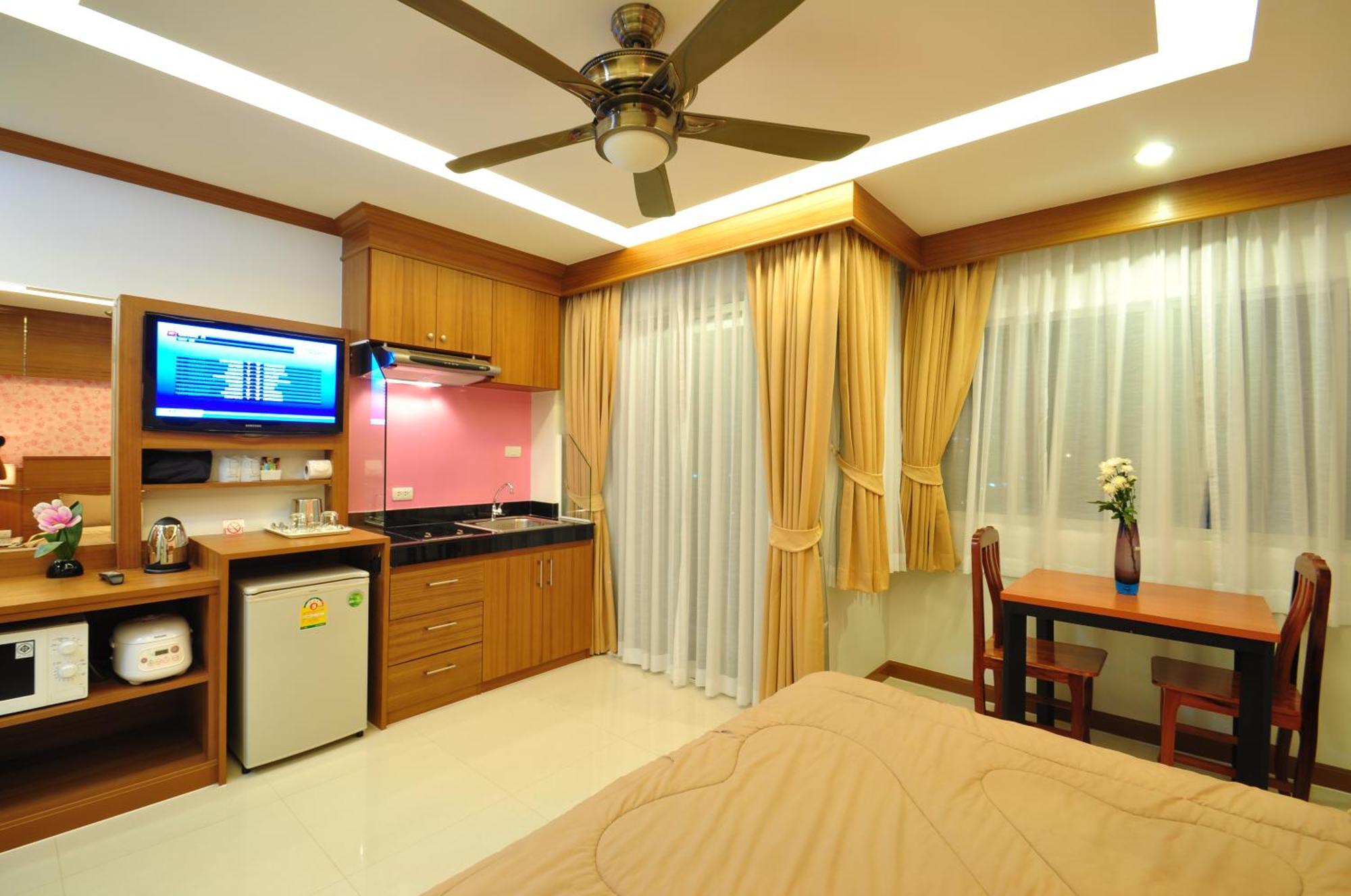 Green Harbor Hotel & Service Apartment Patong Exterior foto