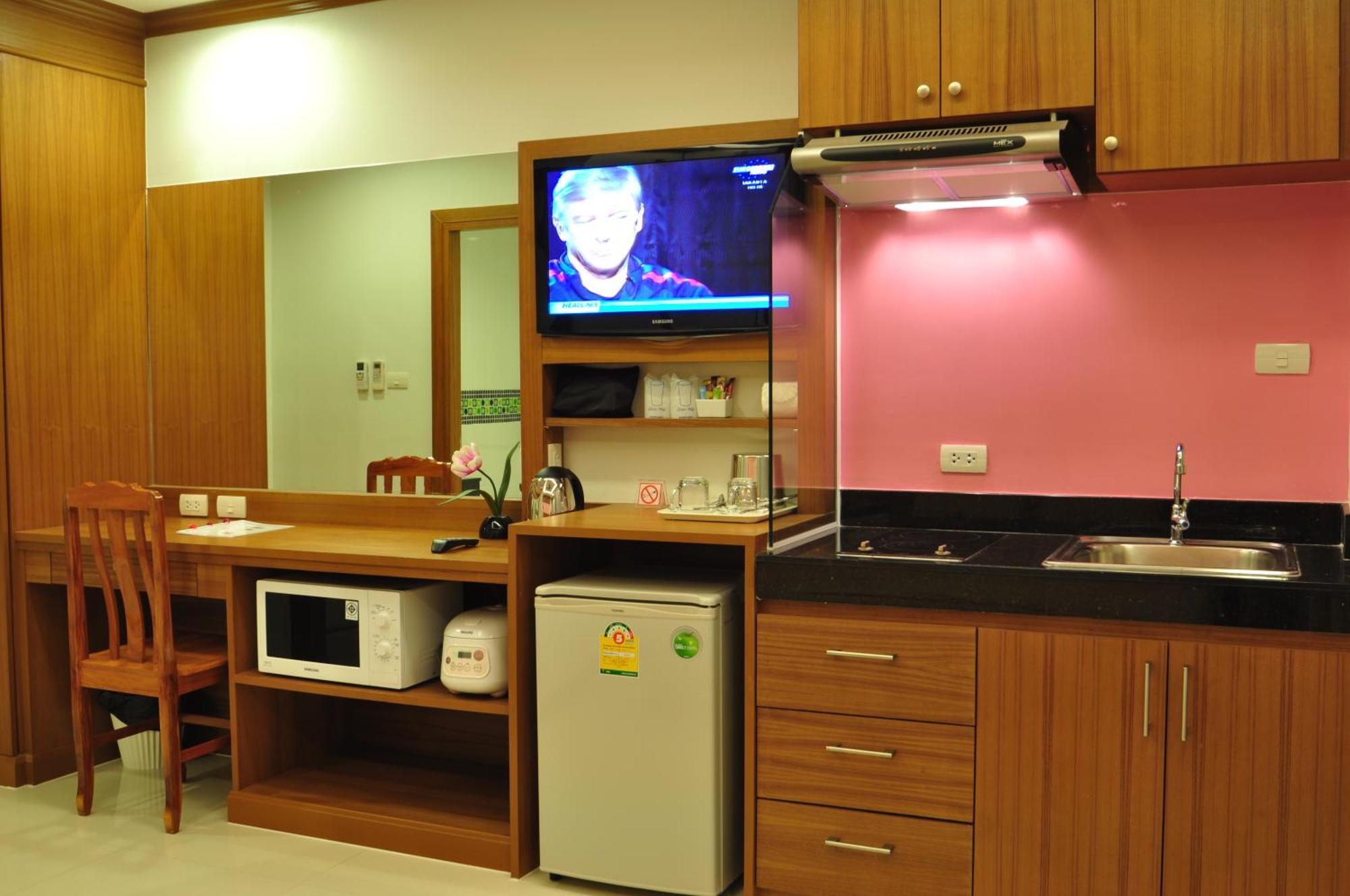 Green Harbor Hotel & Service Apartment Patong Exterior foto