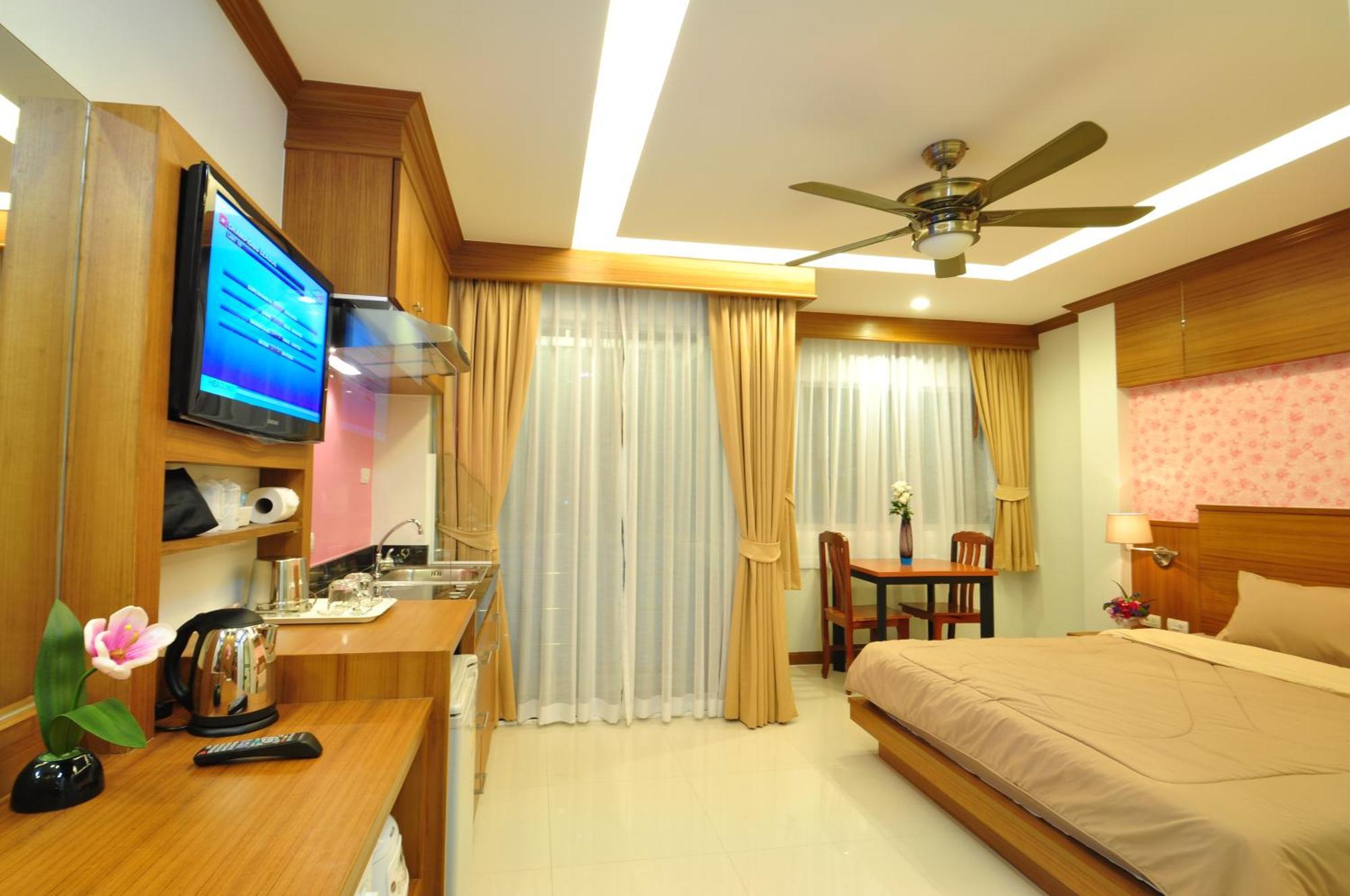 Green Harbor Hotel & Service Apartment Patong Exterior foto