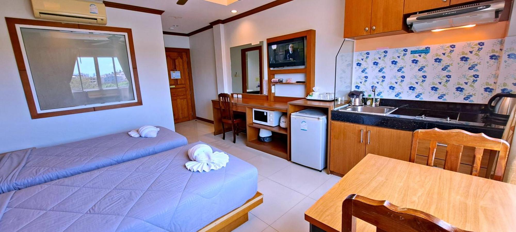 Green Harbor Hotel & Service Apartment Patong Exterior foto