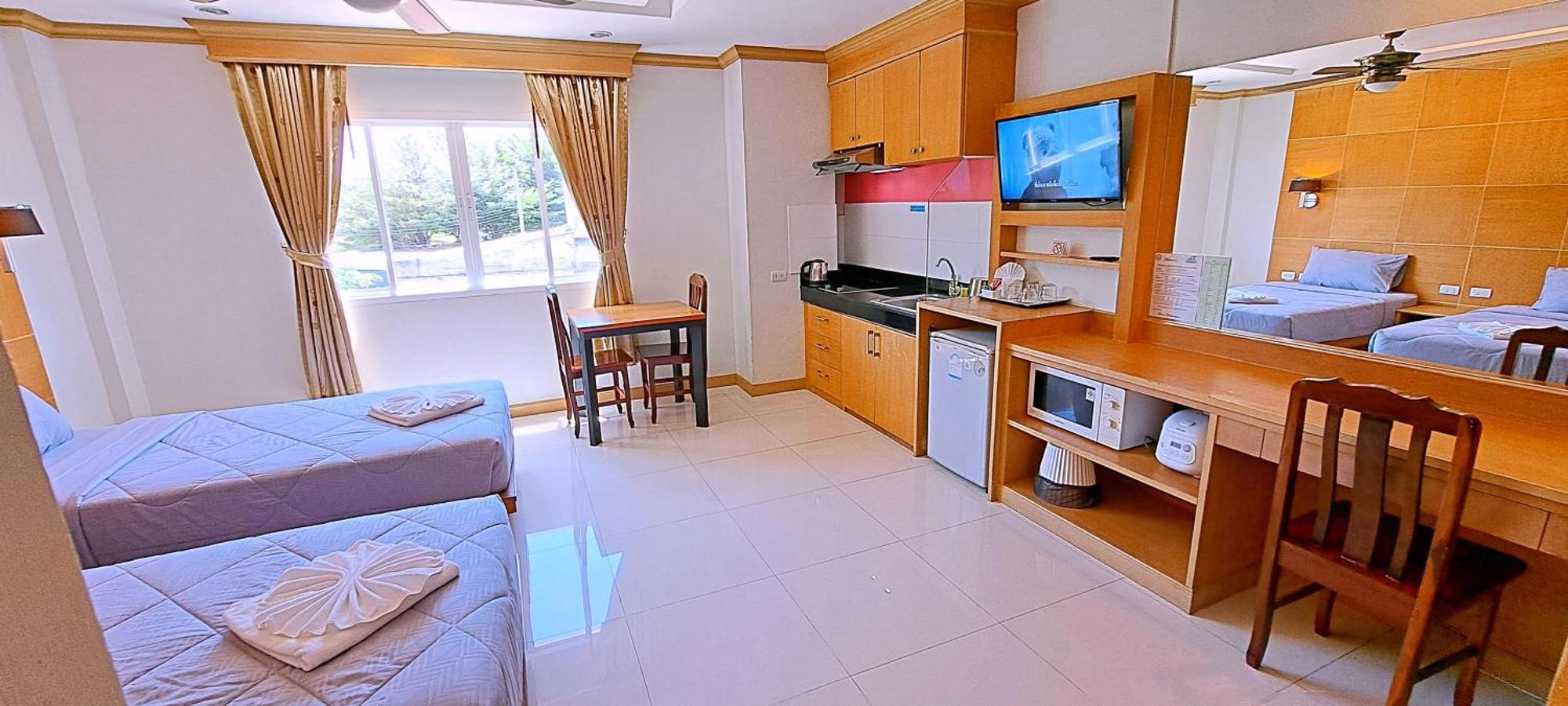 Green Harbor Hotel & Service Apartment Patong Exterior foto