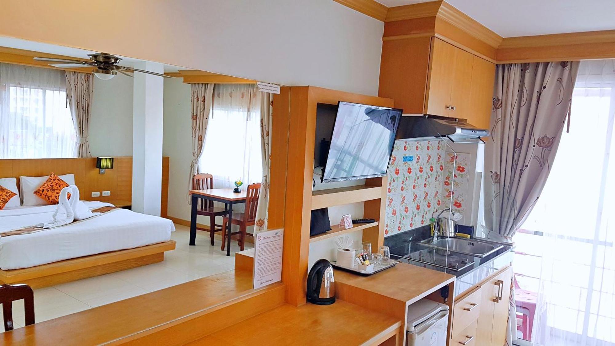Green Harbor Hotel & Service Apartment Patong Exterior foto